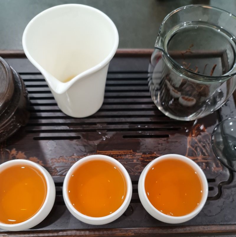 Hồng trà shan tuyết sính phình tủa chùa